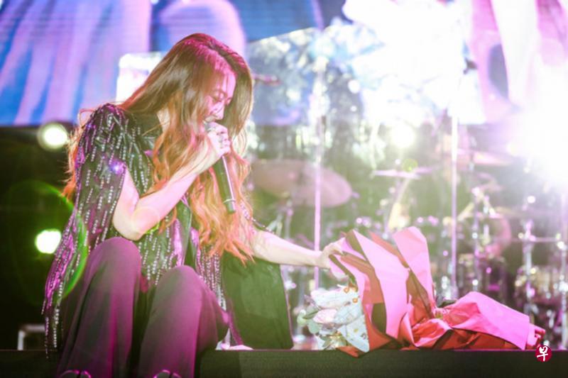 陈绮贞在中国合肥演唱会连唱多首经典歌曲。(互联网) 陈绮贞在中国合肥演唱会连唱多首经典歌曲。(互联网)