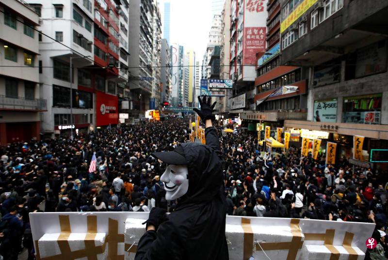 香港现已趋于“港将不港”的严重社会危机,长此以往,既是香港本地的巨大损伤,也必将是国家发展的重大损害。(路透社) 香港现已趋于“港将不港”的严重社会危机,长此以往,既是香港本地的巨大损伤,也必将是国家发展的重大损害。(路透社)