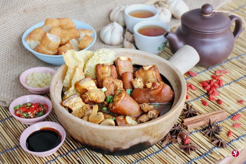砂煲肉骨茶有排骨和特级猪肋骨两种选择。(餐馆提供) 砂煲肉骨茶有排骨和特级猪肋骨两种选择。(餐馆提供)
