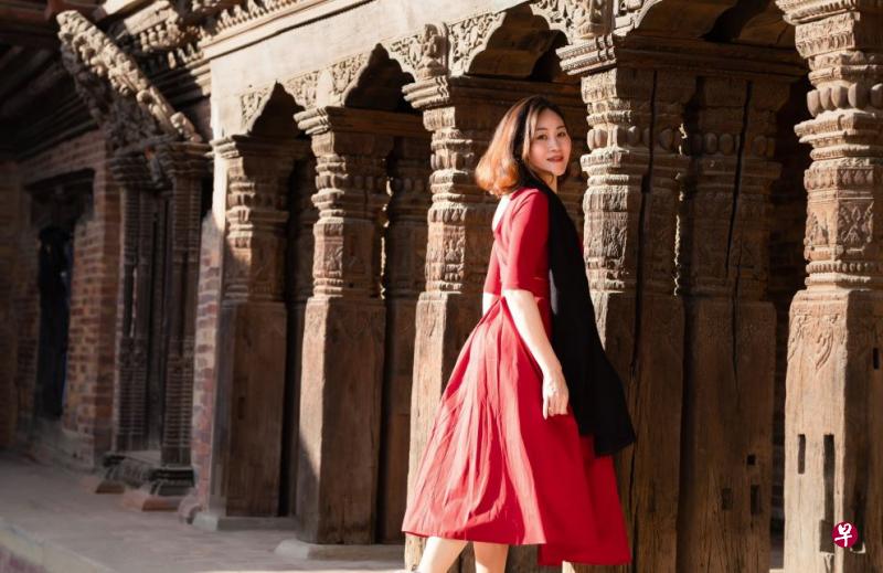 中国驻尼泊尔大使侯艳琪在加德满都名胜古迹拍照。(侯艳琪推特) 中国驻尼泊尔大使侯艳琪在加德满都名胜古迹拍照。(侯艳琪推特)