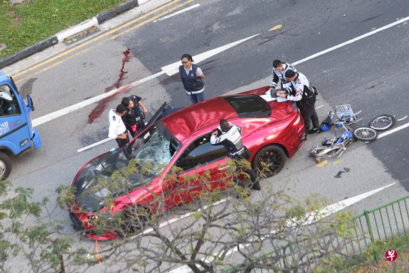 玛莎拉蒂跑车疑逆向行驶,直撞电动脚踏车。(陈佩敏摄) 玛莎拉蒂跑车疑逆向行驶,直撞电动脚踏车。(陈佩敏摄)