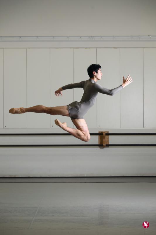 上妻悟今年被舞团擢升为独舞,赋予更重要的演出任务。(龙国雄摄) 上妻悟今年被舞团擢升为独舞,赋予更重要的演出任务。(龙国雄摄)