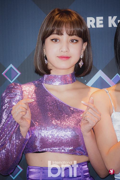 TWICE成员志效就近日引起争议的发言表示了歉意。(图/bnt DB) TWICE成员志效就近日引起争议的发言表示了歉意。(图/bnt DB)