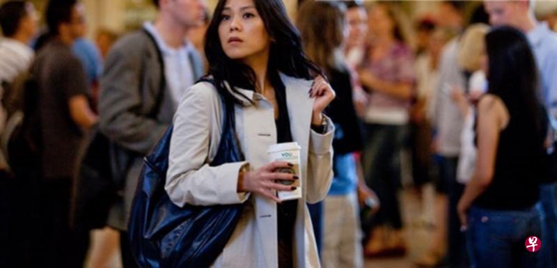 若你在城市人群中碰到蔡健雅(《若你碰到他》专辑封面无字)。(互联网) 若你在城市人群中碰到蔡健雅(《若你碰到他》专辑封面无字)。(互联网)