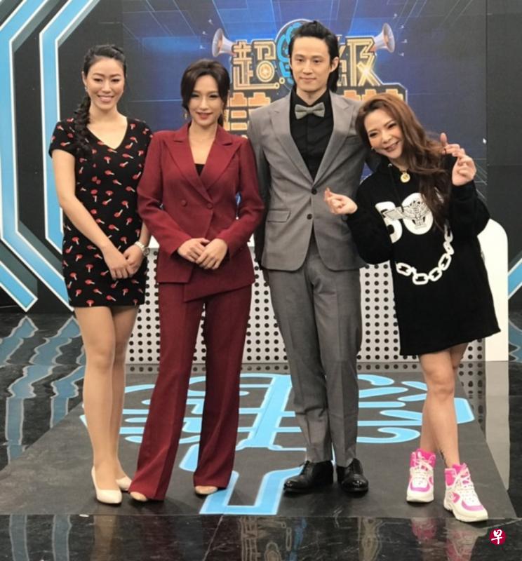 邦妮（左起）、洪藜恩、徐新洋和小甜甜录《超级辩辩辩》。（东风图）