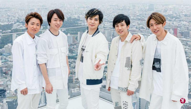 “岚”队长大野智(左起)、樱井翔、松本润、二宫和也、相叶雅纪。五名成员誓要同进退。 “岚”队长大野智(左起)、樱井翔、松本润、二宫和也、相叶雅纪。五名成员誓要同进退。