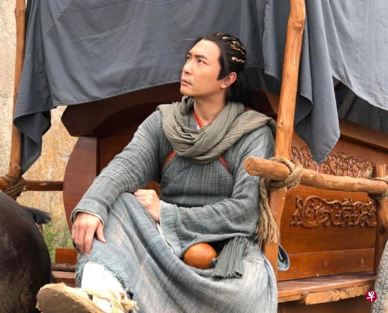 阿哥郑斌辉在《绝代双骄》剧里饰演一代大侠燕南天，造型剑气逼人！（受访者） 
