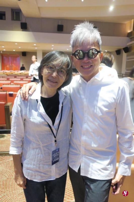 新谣界再失去一位创始元老邢增华(左)。(作者提供) 新谣界再失去一位创始元老邢增华(左)。(作者提供)