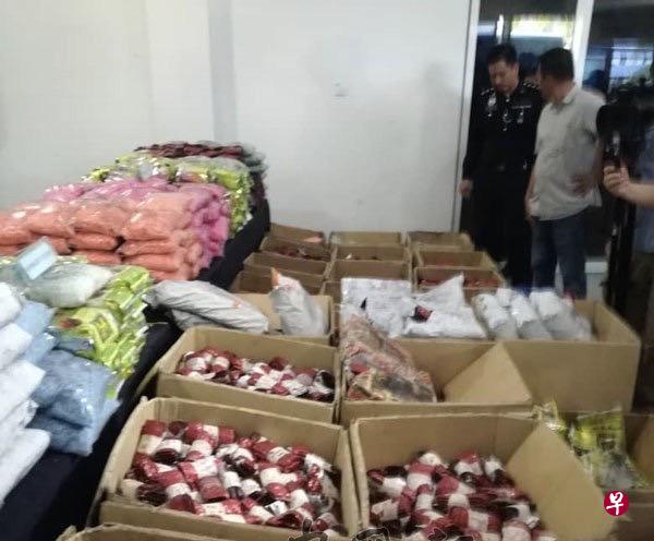 马来西亚警方在吉隆坡一个高级住宅区单位破获大批毒品。(中国报) 马来西亚警方在吉隆坡一个高级住宅区单位破获大批毒品。(中国报)