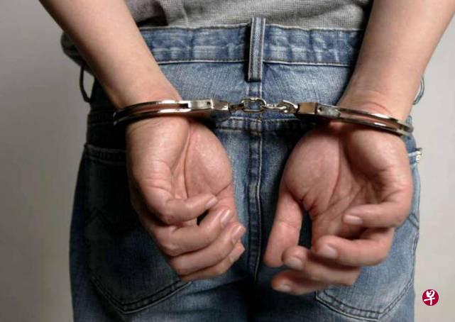 一名27岁男子涉及非法放贷骚扰案件,遭警方逮捕。(海峡时报档案示意图) 一名27岁男子涉及非法放贷骚扰案件,遭警方逮捕。(海峡时报档案示意图)