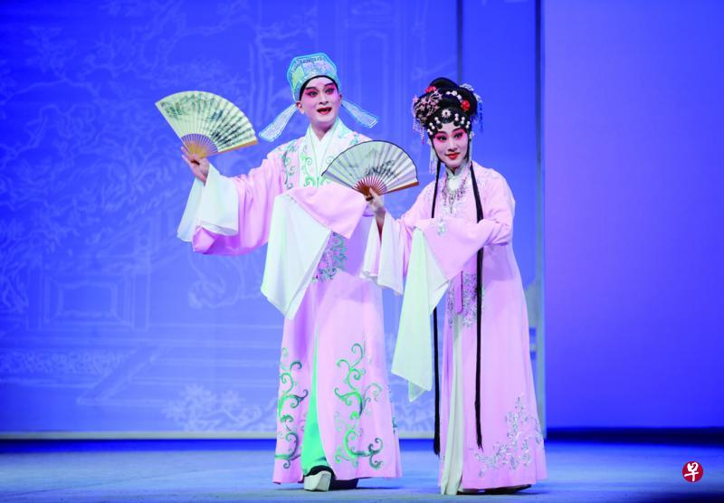 中国一级演员、梅花奖得主黎安与沈昳丽示范演出《牡丹亭》与《紫钗记》中的经典选段。（主办方提供）
