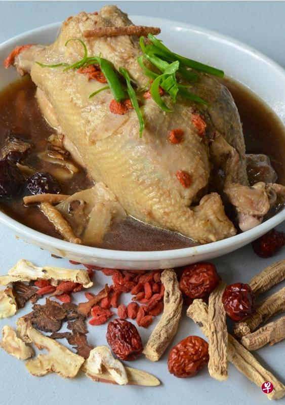 药材鸡汤(档案照) 药材鸡汤(档案照)