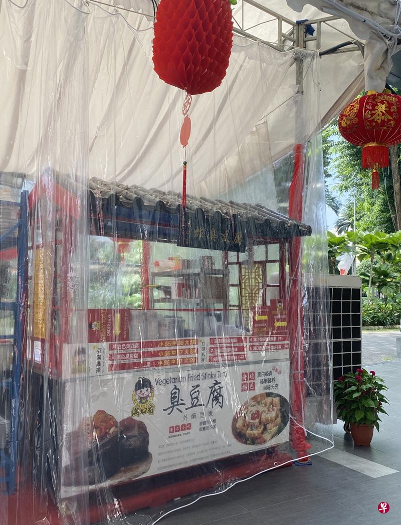 宏茂桥购物城已与摊主协商如何减低臭味,但没有要求臭豆腐终止营业。(梁嘉仪摄) 宏茂桥购物城已与摊主协商如何减低臭味,但没有要求臭豆腐终止营业。(梁嘉仪摄)