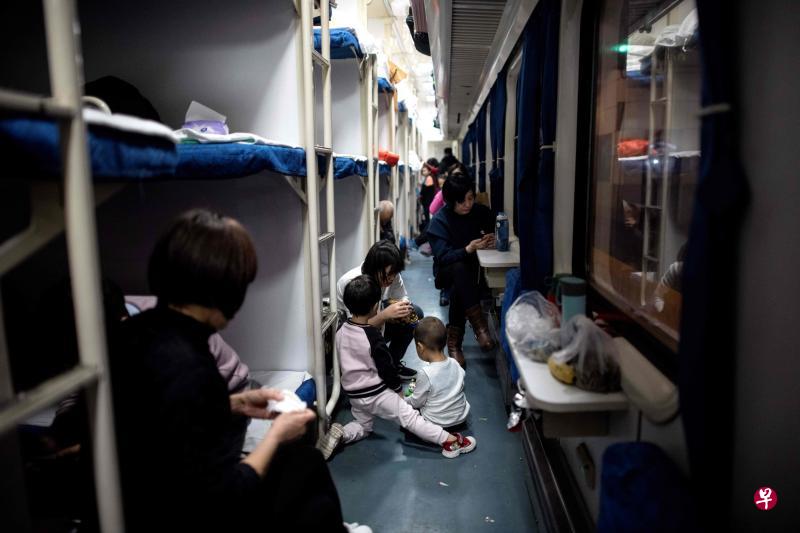 中国大陆目前逐步进入春节运输的高峰期,令人担心会加剧新型冠状病毒的传播。(法新社) 中国大陆目前逐步进入春节运输的高峰期,令人担心会加剧新型冠状病毒的传播。(法新社)