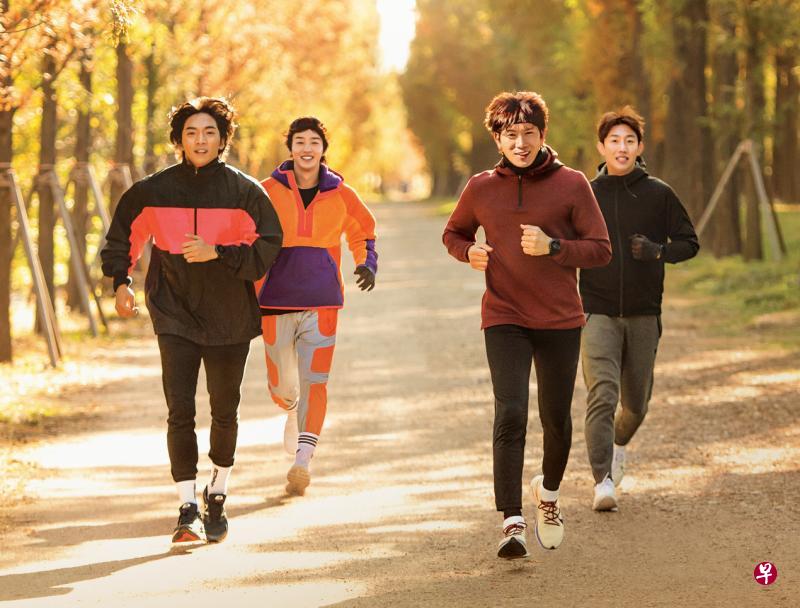 “Run”是韩国第一个以跑步为主题的实境综艺节目。左起为黄熙、李太善、池城与姜其永。(tvN提供) “Run”是韩国第一个以跑步为主题的实境综艺节目。左起为黄熙、李太善、池城与姜其永。(tvN提供)