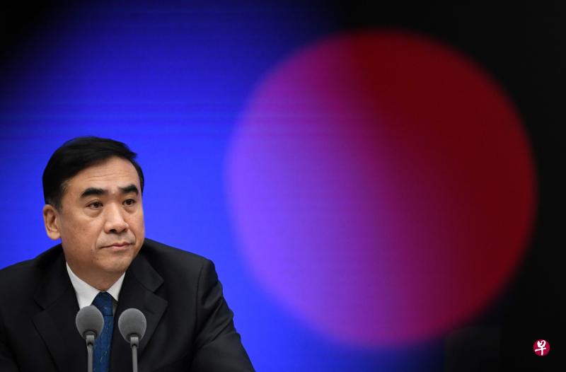 中国国家卫健委副主任李斌今早在国新办发布会上指出，当前武汉肺炎疫情传播途径以呼吸道传播为主，病毒存在变异的可能，疫情存在着进一步扩散风险。（法新社）
