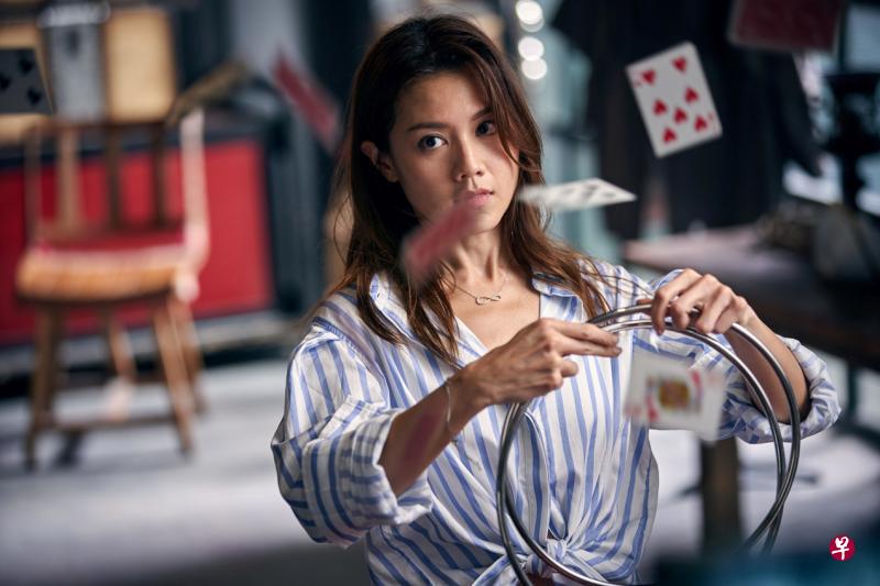 周秀娜在贺岁片《家》的角色身手了得,性格很酷。(邵氏) 周秀娜在贺岁片《家》的角色身手了得,性格很酷。(邵氏)