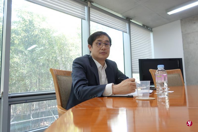 峨山政策研究院亚细安及大洋洲研究中心主任李在贤认为,韩国新南方政策需要愿景,韩国和亚细安应该找出新合作方向。(陈迎竹摄) 峨山政策研究院亚细安及大洋洲研究中心主任李在贤认为,韩国新南方政策需要愿景,韩国和亚细安应该找出新合作方向。(陈迎竹摄)