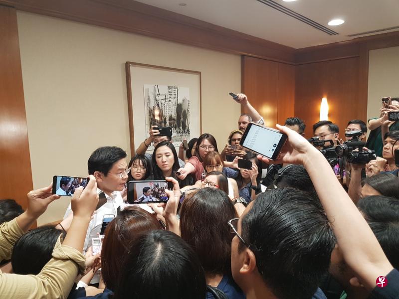国家发展部长兼财政部第二部长黄循财今天向媒体说明本地疫情最新情况。(杨萌摄) 国家发展部长兼财政部第二部长黄循财今天向媒体说明本地疫情最新情况。(杨萌摄)