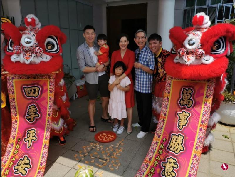 许家乐上门舞狮舞龙。 许家乐上门舞狮舞龙。