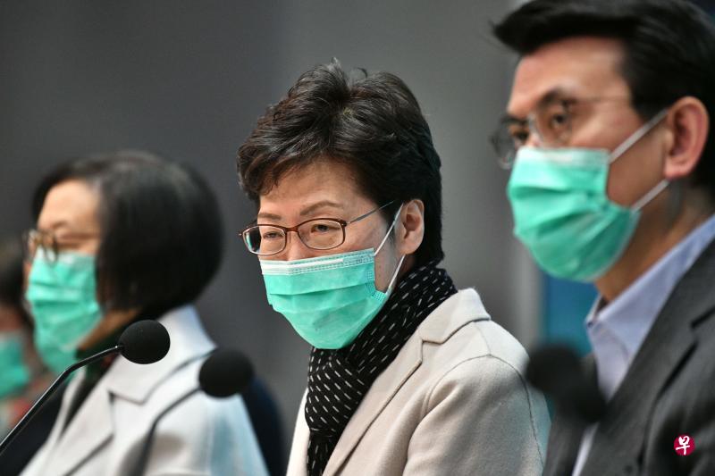 香港特首林郑月娥今日下午见记者,宣布多项控防武汉肺炎措施。(法新社) 香港特首林郑月娥今日下午见记者,宣布多项控防武汉肺炎措施。(法新社)