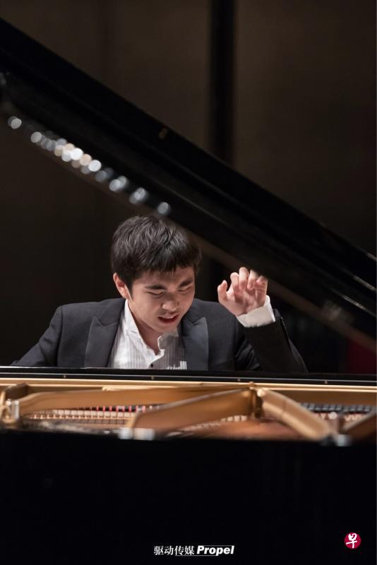 加拿大籍青年钢琴演奏家杨艺可将为观众深情演绎肖邦、斯特拉文斯基和贝多芬等名家名曲。（滨海艺术中心提供） 