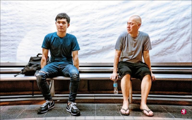 蔡明亮(右)的《日子》找来老挝朋友亚侬弘尚主演。(互联网) 蔡明亮(右)的《日子》找来老挝朋友亚侬弘尚主演。(互联网)