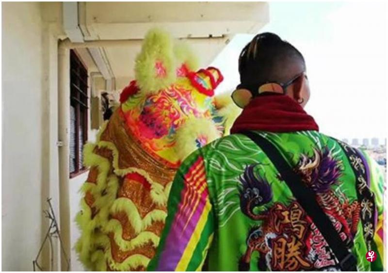 鸿胜馆指,对方的制服上印着“鸿胜”两个字,有误导他人之嫌。(受访者提供) 鸿胜馆指,对方的制服上印着“鸿胜”两个字,有误导他人之嫌。(受访者提供)