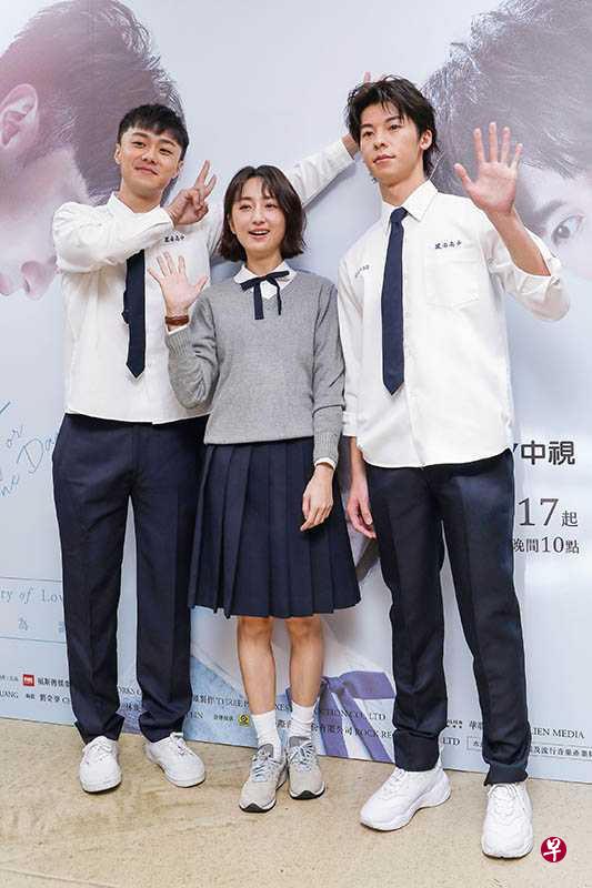  施柏宇（左一）与柯佳嬿、许光汉。（网络）