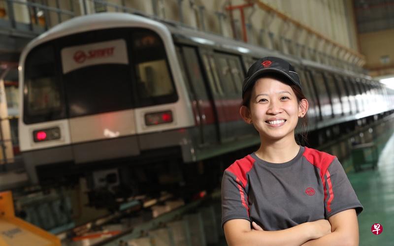 傅琬晴毕业后加入SMRT,目前在轨道部门担任工程师。(陈来福摄) 傅琬晴毕业后加入SMRT,目前在轨道部门担任工程师。(陈来福摄)