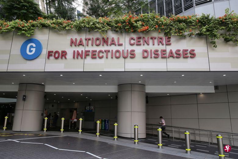 本地昨天又出现三起感染源头不明的2019新型冠状病毒(简称新冠病毒)病例,出现了社区感染迹象,因此政府昨天宣布把疾病应对级别从黄色升至橙色。(档案照) 本地昨天又出现三起感染源头不明的2019新型冠状病毒(简称新冠病毒)病例,出现了社区感染迹象,因此政府昨天宣布把疾病应对级别从黄色升至橙色。(档案照)