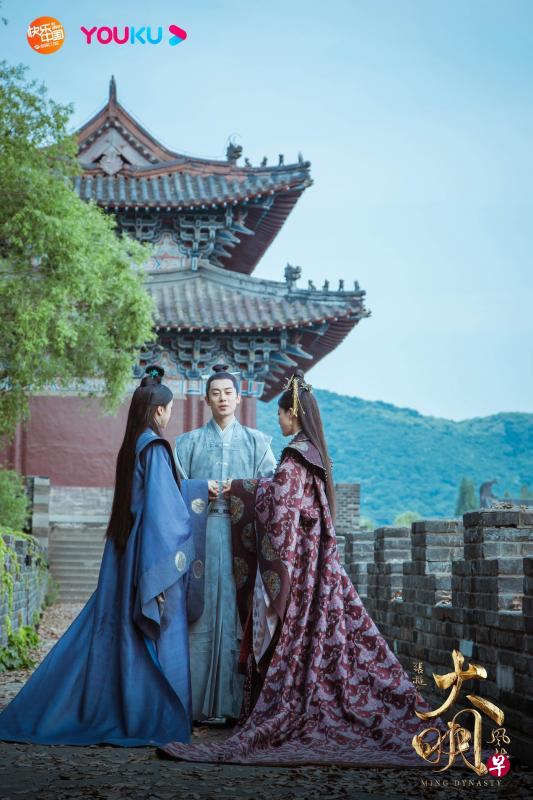 汤唯（左起）、朱亚文和邓家佳主演《大明风华》。