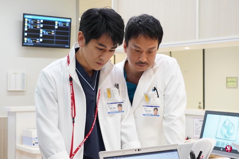 永山绚斗(左)与椎名桔平都是傲慢的脑外科医生。(互联网) 永山绚斗(左)与椎名桔平都是傲慢的脑外科医生。(互联网)