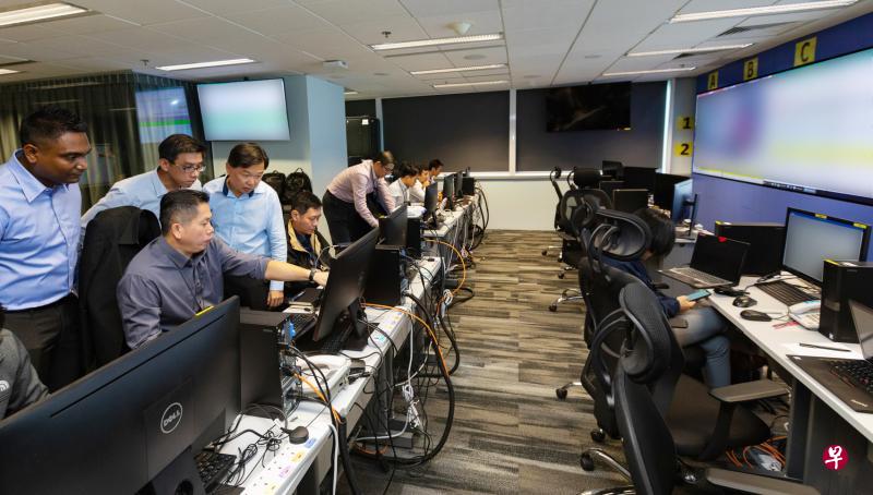 警队发挥刑侦专长,通过广泛的数据分析与实地调查,协助卫生部追查新冠病毒患者接触过的人。(新加坡警察部队提供) 警队发挥刑侦专长,通过广泛的数据分析与实地调查,协助卫生部追查新冠病毒患者接触过的人。(新加坡警察部队提供)