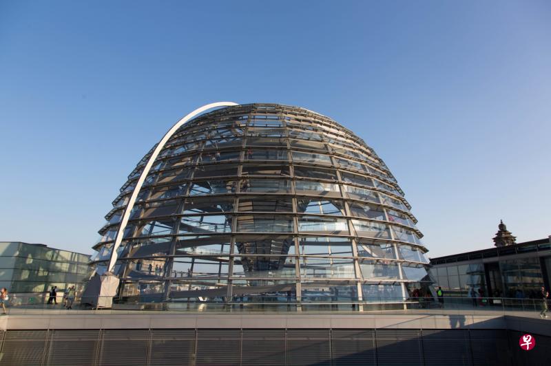 英国著名建筑设计师诺曼·弗斯特设计的穹形圆顶。 英国著名建筑设计师诺曼·弗斯特设计的穹形圆顶。