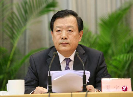 中国国务院港澳办人事调整,全国政协副主席、秘书长夏宝龙兼任国务院港澳事务办公室主任,张晓明改任副主任。(互联网) 中国国务院港澳办人事调整,全国政协副主席、秘书长夏宝龙兼任国务院港澳事务办公室主任,张晓明改任副主任。(互联网)