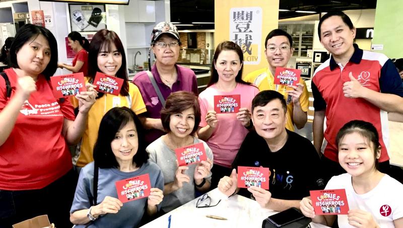 丰城今早举办活动,为前线医护人员打气。(丰城提供) 丰城今早举办活动,为前线医护人员打气。(丰城提供)