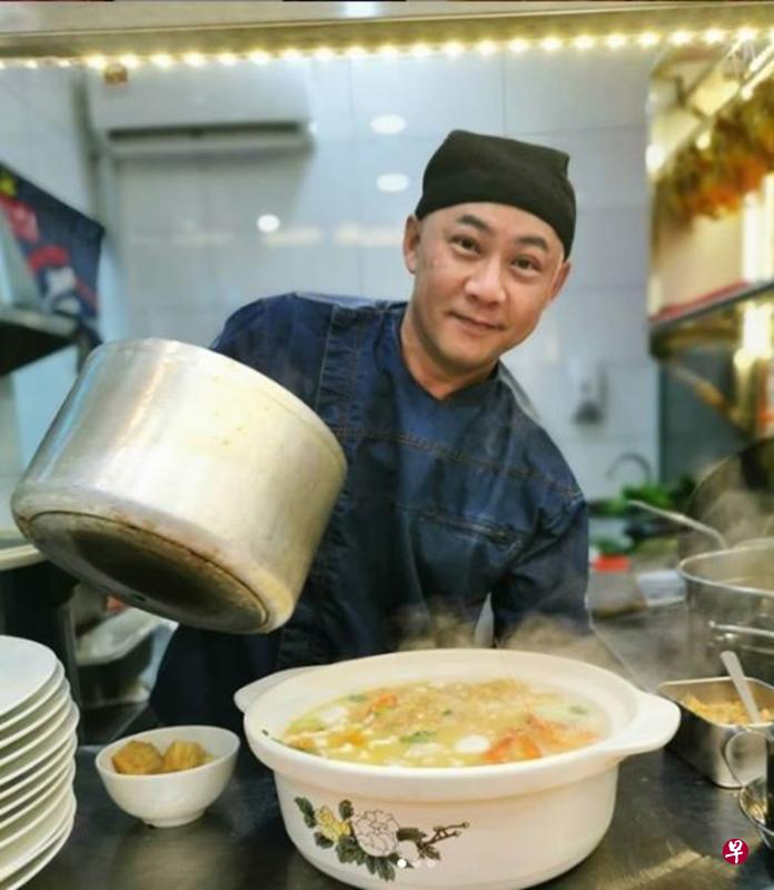 新加坡客少了,姚彣隆在新山的餐馆生意受影响,现在多数是做本地客的生意。(受访者提供) 新加坡客少了,姚彣隆在新山的餐馆生意受影响,现在多数是做本地客的生意。(受访者提供)