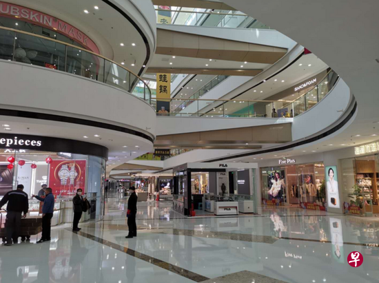 郑州首批商场今日恢复营业。(互联网) 郑州首批商场今日恢复营业。(互联网)