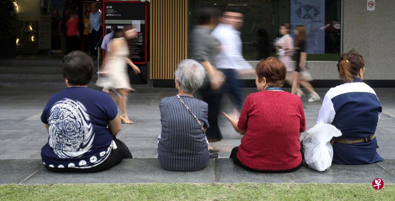 政府将通过退休户头配对填补计划,帮助未能达到公积金基本存款、年龄介于55岁至70岁的中低收入国人,累积更多退休经费。(档案照) 政府将通过退休户头配对填补计划,帮助未能达到公积金基本存款、年龄介于55岁至70岁的中低收入国人,累积更多退休经费。(档案照)
