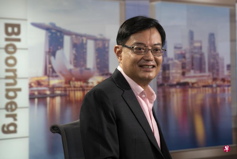 副总理兼财政部长王瑞杰昨天接受彭博电视专访,畅谈2020财政年预算案如何推动新加坡发展成全球和亚洲的枢纽。(彭博社) 副总理兼财政部长王瑞杰昨天接受彭博电视专访,畅谈2020财政年预算案如何推动新加坡发展成全球和亚洲的枢纽。(彭博社)