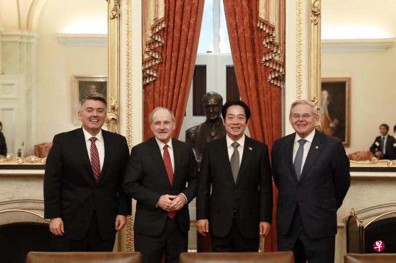 以私人身份访问美国的台湾准副总统赖清德(右二), 此行拜访美国政府单位与智库,也拜会当地政要, 包括共和党参议员加德纳(左起)、里施, 以及民主党参议员梅嫩德斯。(取自赖清德面簿) 以私人身份访问美国的台湾准副总统赖清德(右二), 此行拜访美国政府单位与智库,也拜会当地政要, 包括共和党参议员加德纳(左起)、里施, 以及民主党参议员梅嫩德斯。(取自赖清德面簿)