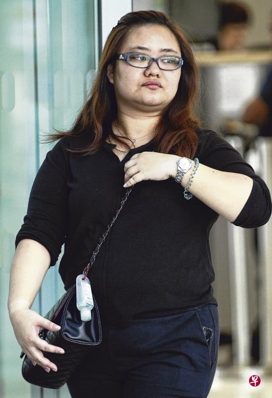 女被告杨佩敏本被控谋杀，同意认罪后改控为鲁莽行为有意导致他人重伤，主控官建议判坐牢五个月。（海峡时报）