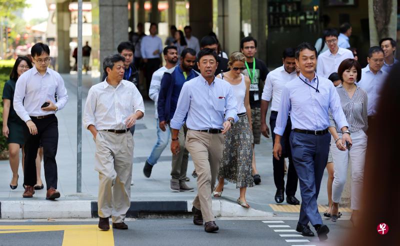 我国社会贫富阶层之间的工作收入差距大幅缩小,用以衡量收入分配的基尼系数降至近20年来的新低。(档案照) 我国社会贫富阶层之间的工作收入差距大幅缩小,用以衡量收入分配的基尼系数降至近20年来的新低。(档案照)