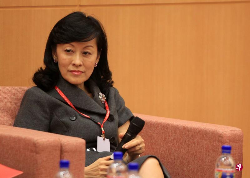 林学芬身为草拟李光耀遗嘱的律师,被纪律审裁庭裁定行为严重不当,不仅与丈夫李显扬合谋在16小时内误导李光耀签署遗嘱,还公开撒谎和隐瞒证据。(档案照) 林学芬身为草拟李光耀遗嘱的律师,被纪律审裁庭裁定行为严重不当,不仅与丈夫李显扬合谋在16小时内误导李光耀签署遗嘱,还公开撒谎和隐瞒证据。(档案照)