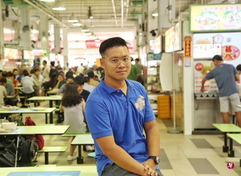 热爱美食的林文曾在澳大利亚当过工程师和教师,去年决定加入小贩行业。(特约陈福洲摄) 热爱美食的林文曾在澳大利亚当过工程师和教师,去年决定加入小贩行业。(特约陈福洲摄)