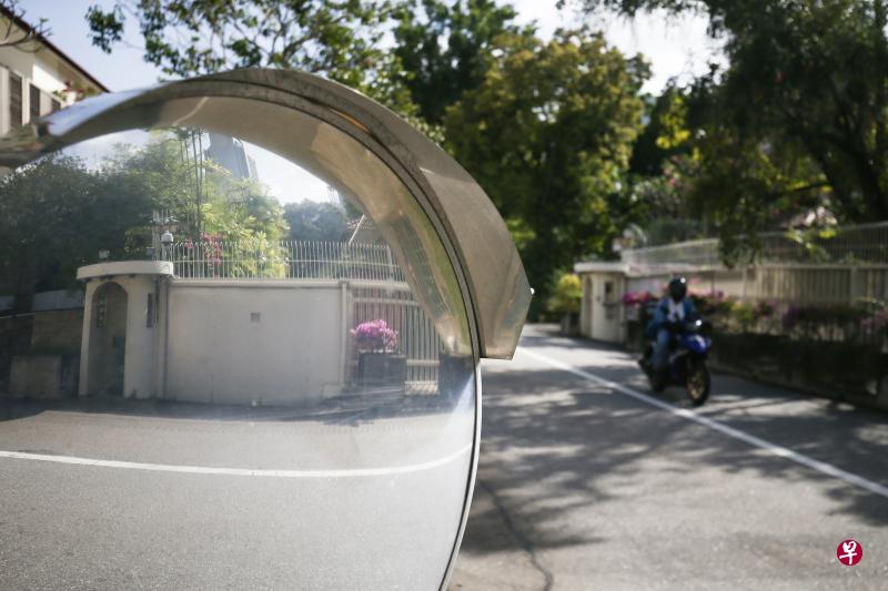 建国总理李光耀二媳妇林学芬身为律师在处理家翁遗嘱时严重违反专业,最后一份遗嘱可能失效,欧思礼路38号的命运可能再成为课题。(陈渊庄摄) 建国总理李光耀二媳妇林学芬身为律师在处理家翁遗嘱时严重违反专业,最后一份遗嘱可能失效,欧思礼路38号的命运可能再成为课题。(陈渊庄摄)