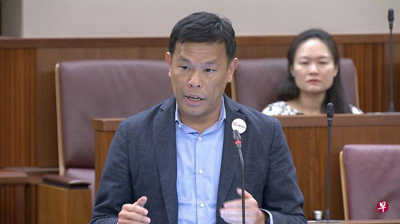 我希望政府可以考虑给予文化配对基金更多灵活性。例如,除了针对艺术团体筹得的款项提供配对拨款以外,政府是否可以考虑也针对演出与门票收入拨款?我想这将有助更多中小型艺术团体,让他们能在没有那么多筹款资源的情况下,也能从基金获益。——官委议员何伟山 我希望政府可以考虑给予文化配对基金更多灵活性。例如,除了针对艺术团体筹得的款项提供配对拨款以外,政府是否可以考虑也针对演出与门票收入拨款?我想这将有助更多中小型艺术团体,让他们能在没有那么多筹款资源的情况下,也能从基金获益。——官委议员何伟山