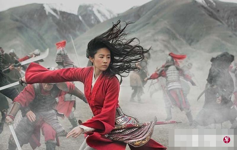 刘亦菲主演的迪士尼真人版《花木兰》先是因挺港警引发争议,如今恐受武汉肺炎疫情冲击票房。(互联网) 刘亦菲主演的迪士尼真人版《花木兰》先是因挺港警引发争议,如今恐受武汉肺炎疫情冲击票房。(互联网)