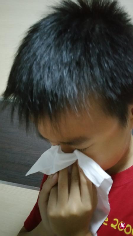 儿童患者普遍的症状之一是流鼻涕。(档案照) 儿童患者普遍的症状之一是流鼻涕。(档案照)